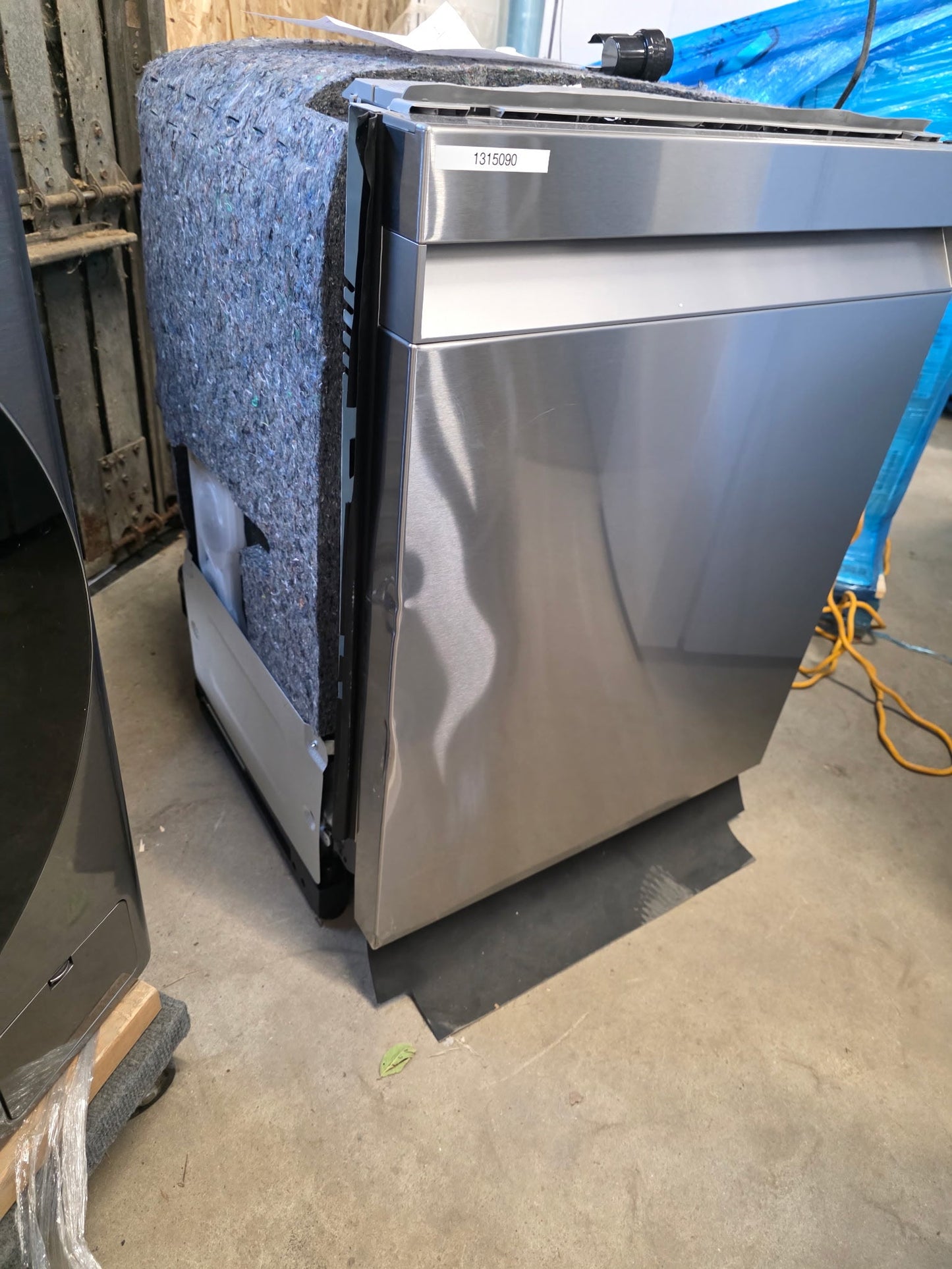 Samsung 24-in Top Control Built-in Dishwasher With Third Rack Price Slashers