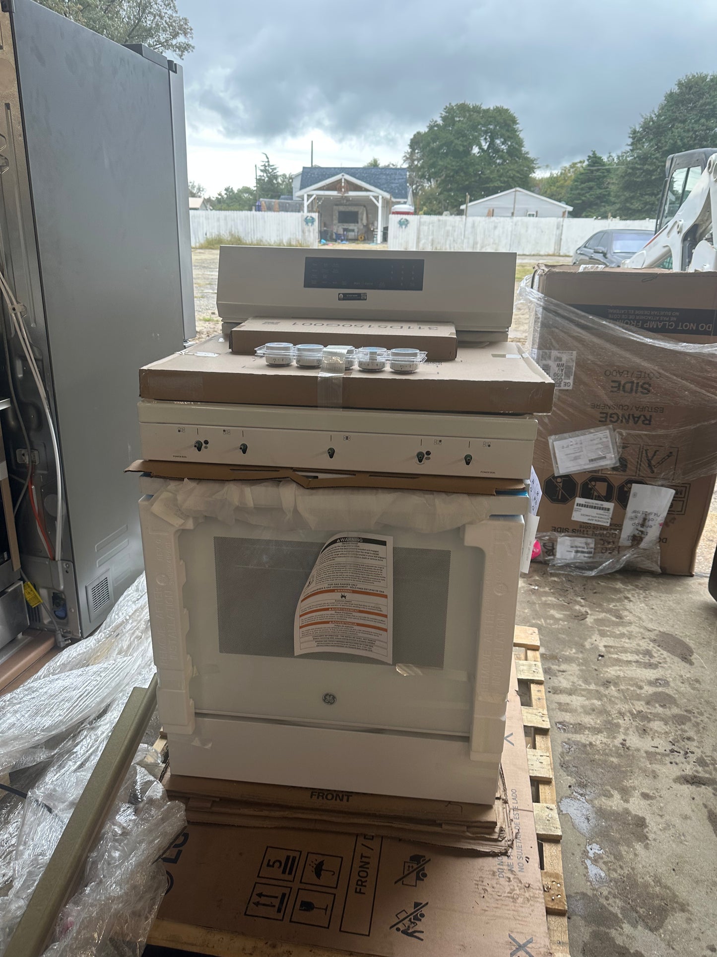 GE 30-in 5 burners 5.3-cu ft Air Fry Convection Oven Freestanding Natural Gas Range ( White ) Item #5730940 | Model #GGF600AVWW