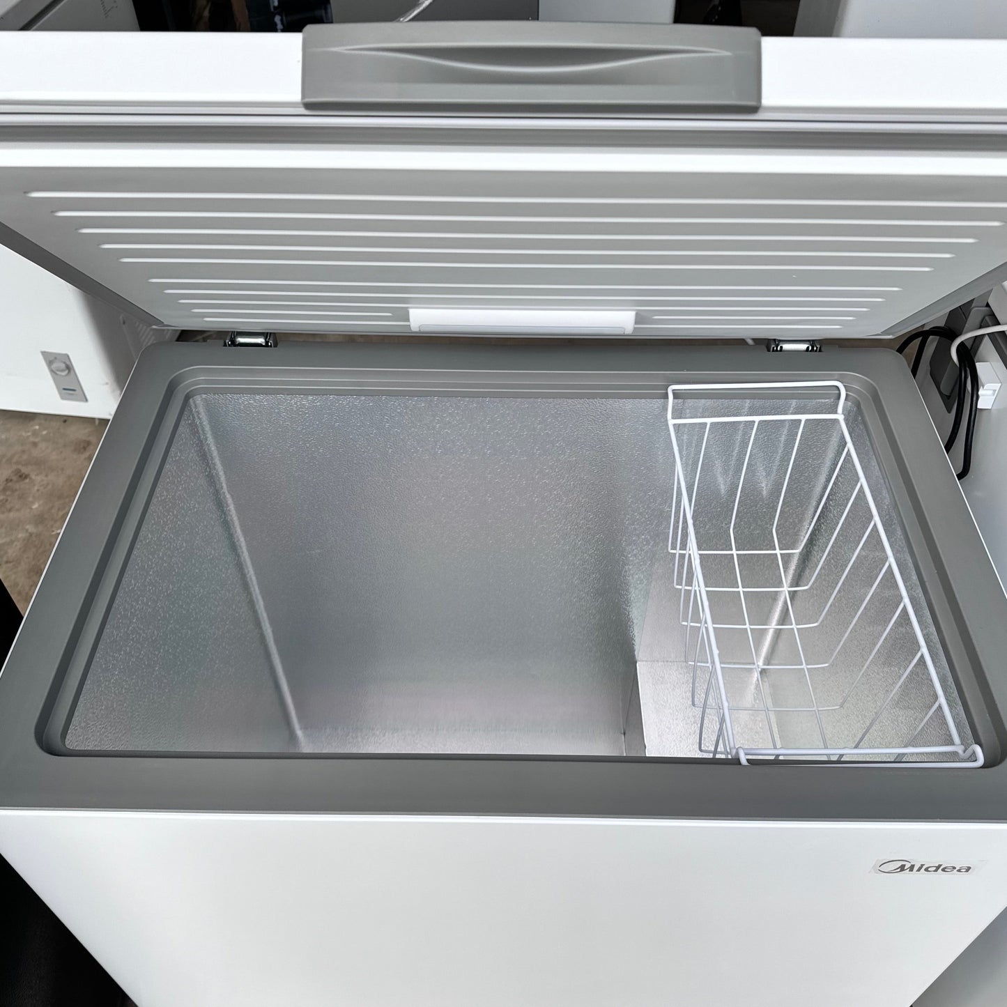 Midea 7.0 cu ft. Chest freezers