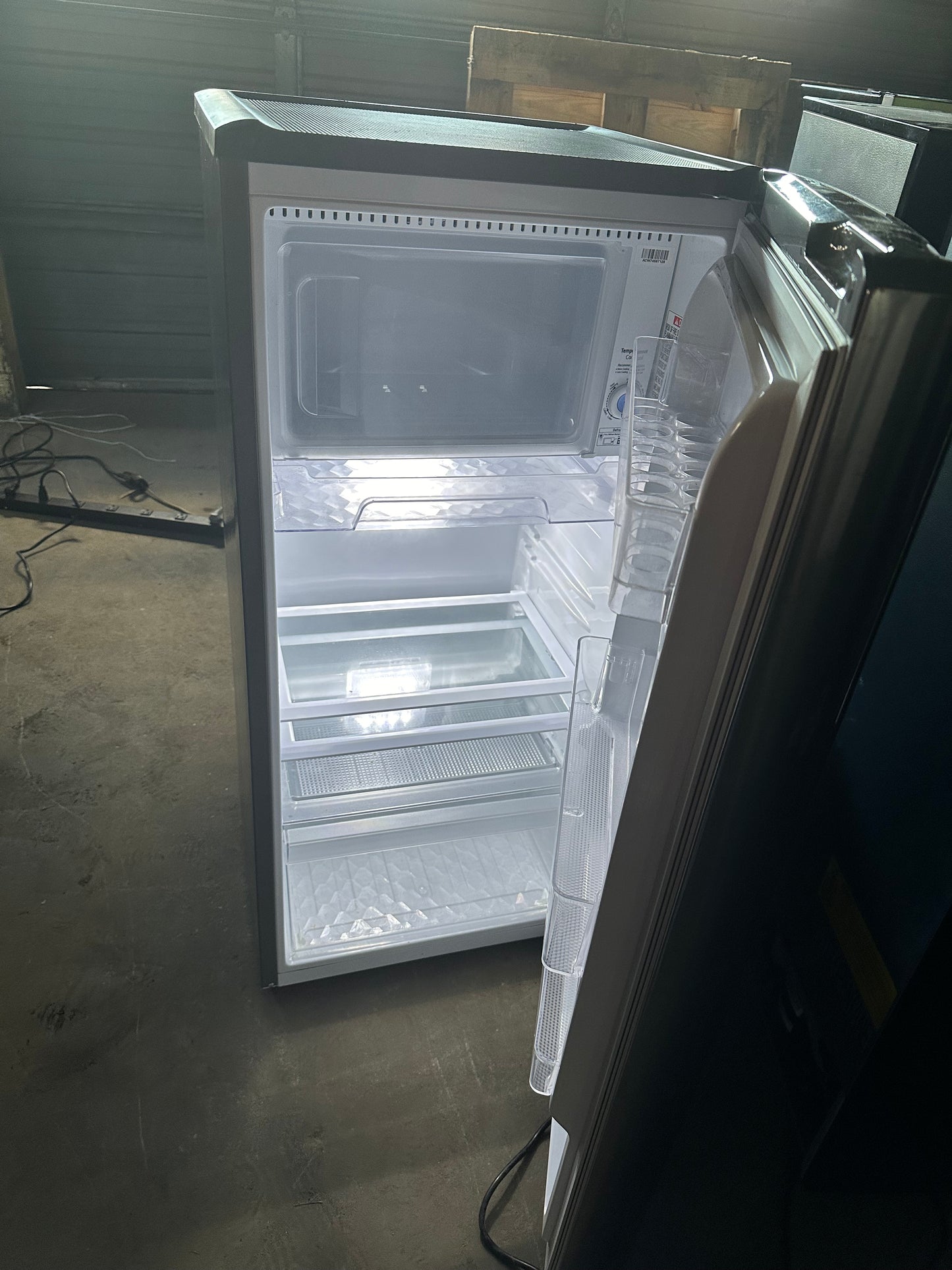 LG 5.79-cu ft Mini Fridge with Freezer (Platinum Silver) ENERGY STAR