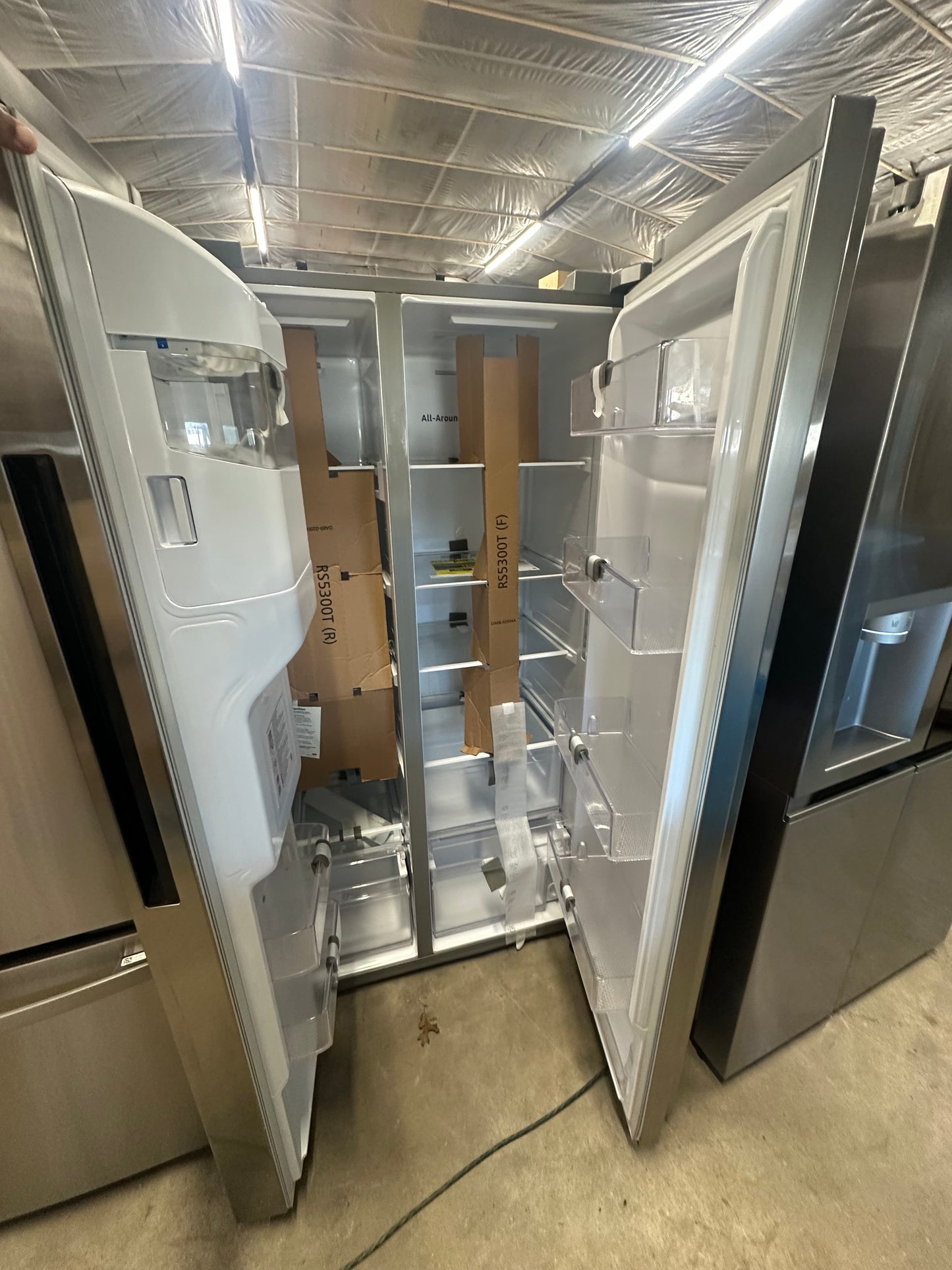 Samsung 22-cu ft Counter-Depth Side-by-Side Refrigerator