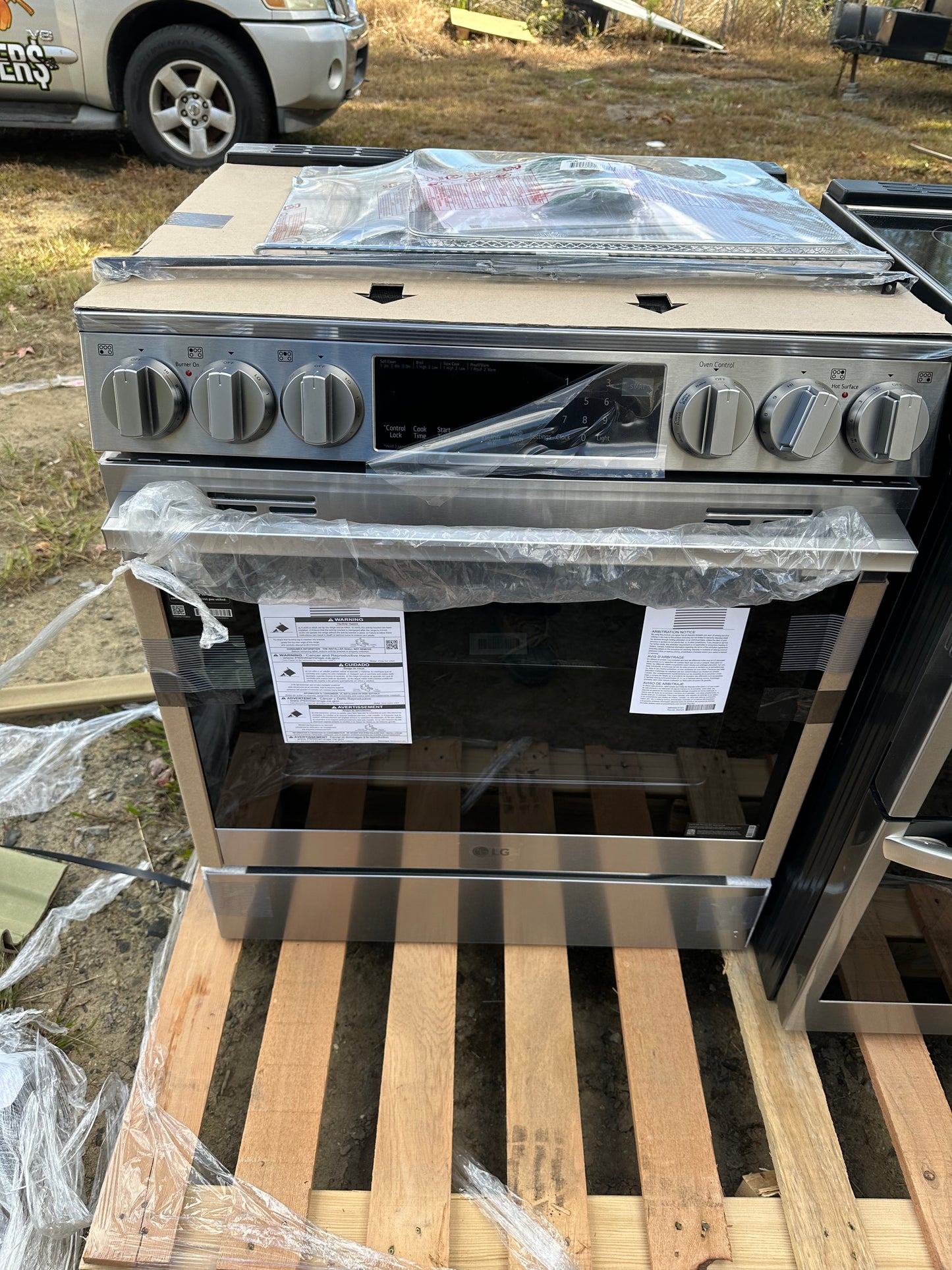 LG InstaView 30-in Glass Top 5 burners 6.3-cu ft Air Fry Convection Oven Slide-In Electric Range ( PrintProof Stainless Steel )