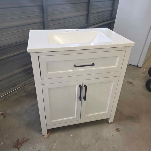 Beckett Single Sink Bathroom Vanity in White with White Cultured Marble Top