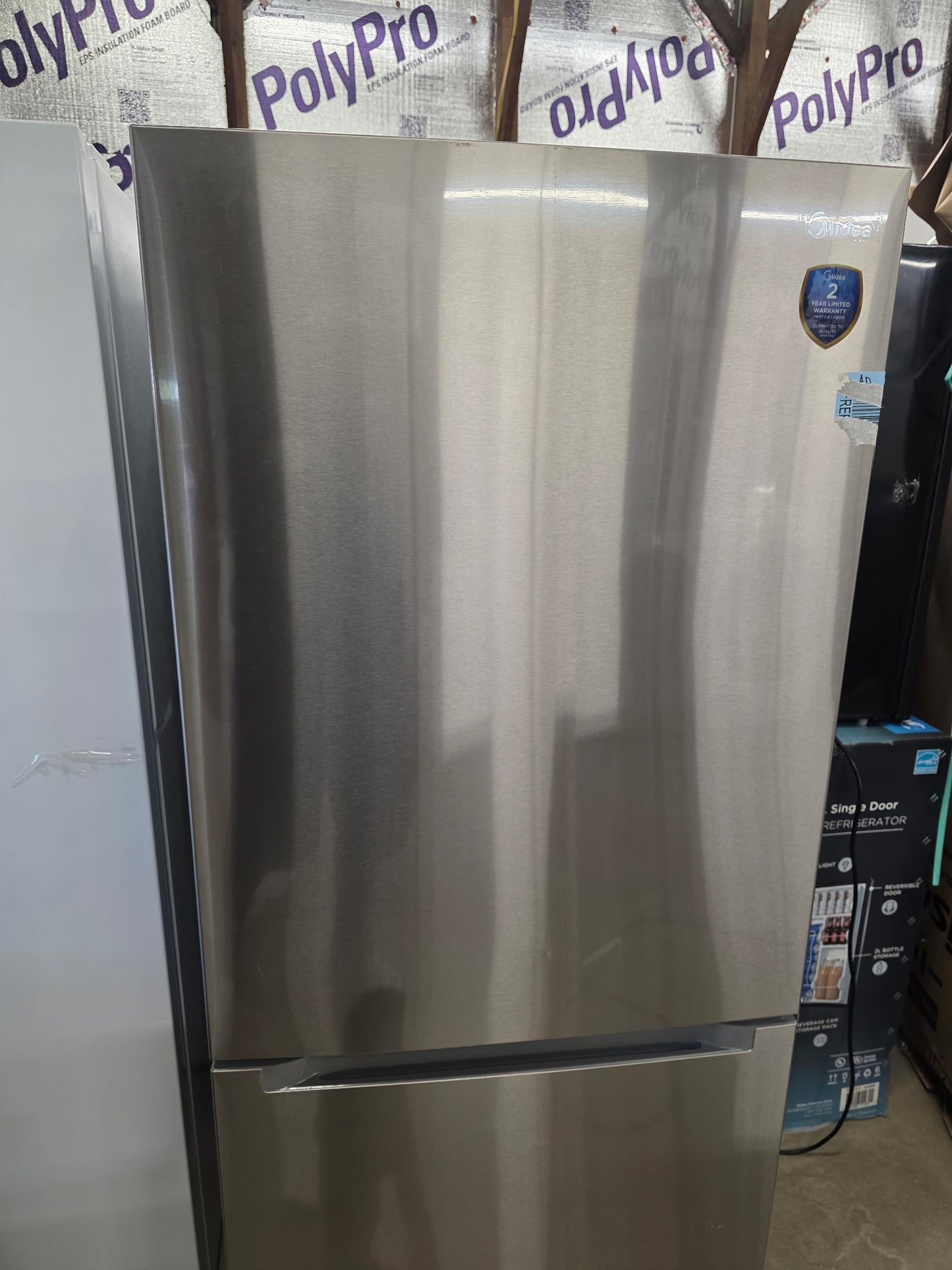 Midea 18.7 Cu. ft. bottom Fridge