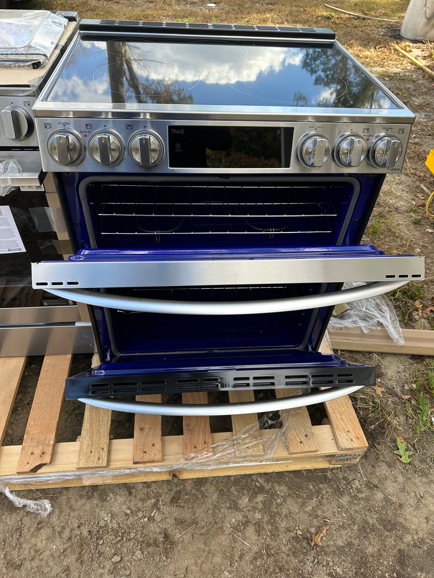 LG 30-in Glass Top 5 burners 4.3-cu ft / 3-cu ft Convection Oven Freestanding Double Oven Electric Range ( Stainless Steel )