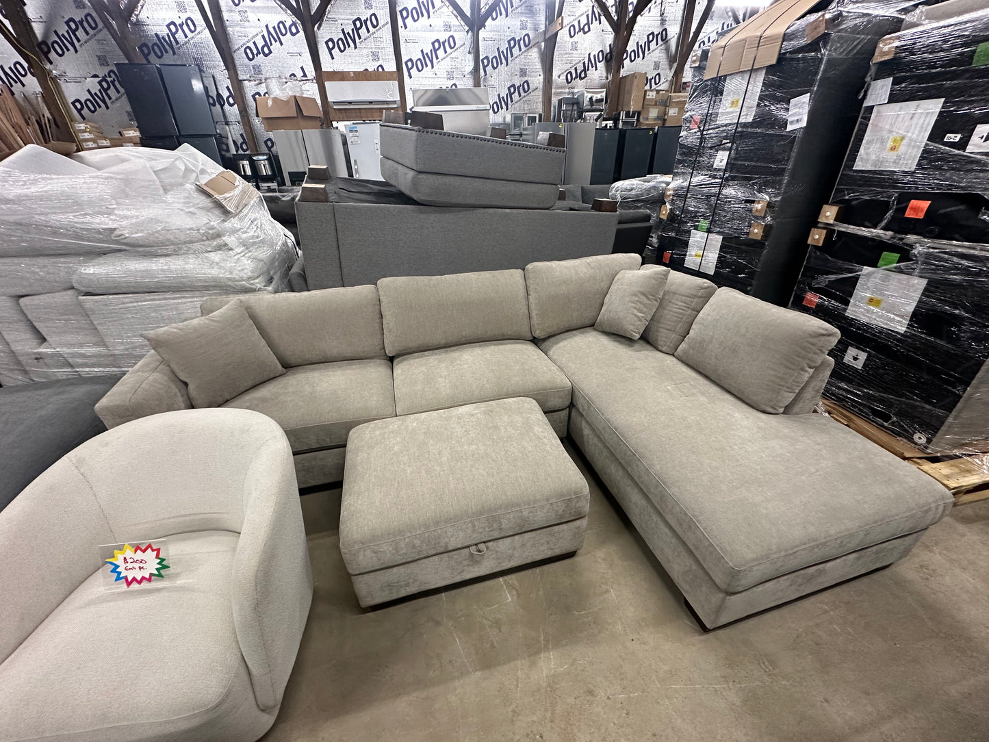 Thomasville Walsen Sectional with Storage Ottoman