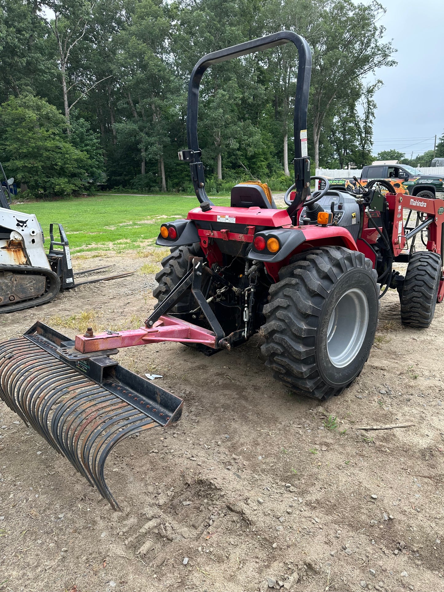 2016 Mahindra 2538 Tractor — Only 342.7 Hours! 6 Attachments Included