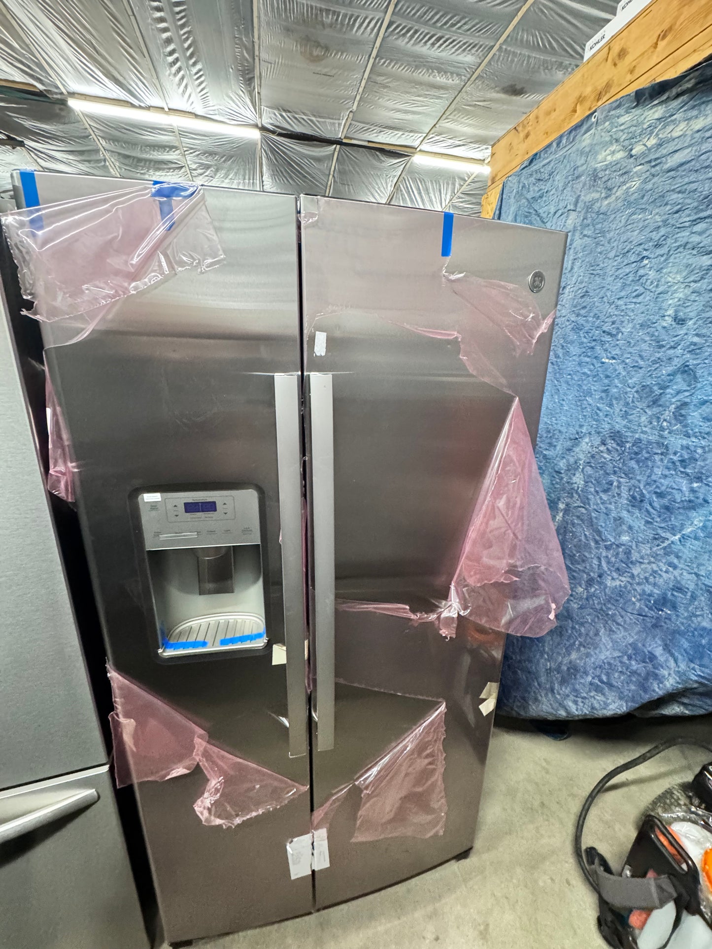 GE 25.1-cu ft Standard-Depth 36-in Wide Side-by-Side Refrigerator with Ice Maker ,Water and Ice Dispenser ( Fingerprint Resistant Stainless Steel ) Item #1262486 | Model #GSS25IYNFS